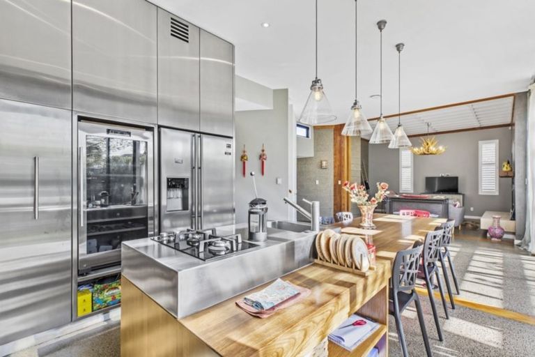 Photo of property in 1g Eversleigh Road, Belmont, Auckland, 0622