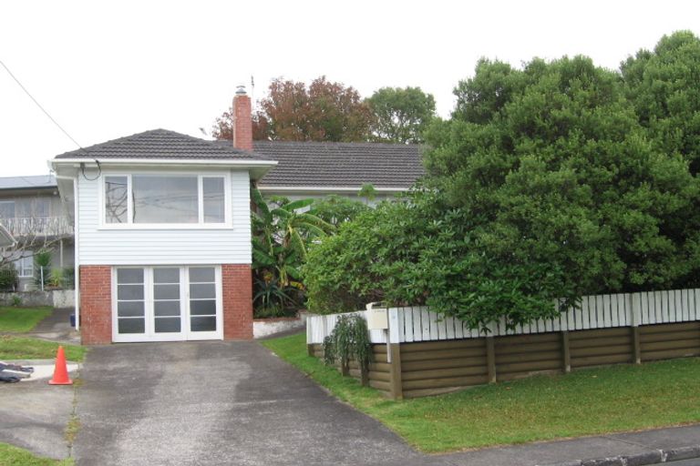 Photo of property in 9 Wakeling Avenue, Te Atatu South, Auckland, 0610