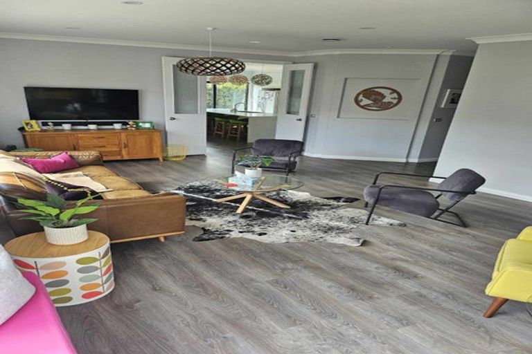 Photo of property in 39 Heynes Place, Clive, 4102