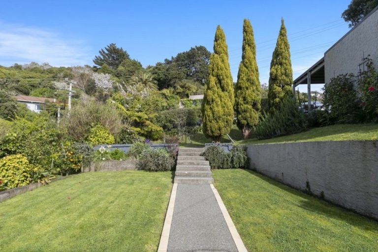 Photo of property in 132 Miromiro Road, Normandale, Lower Hutt, 5010