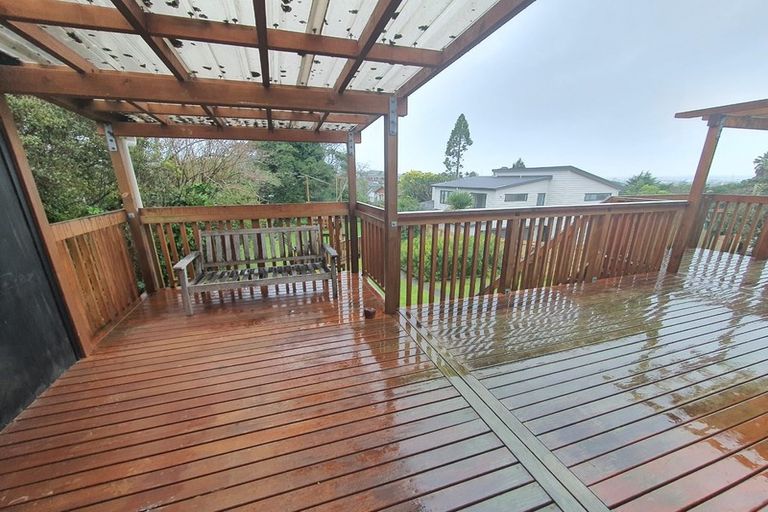 Photo of property in 12 Cron Avenue, Te Atatu South, Auckland, 0610