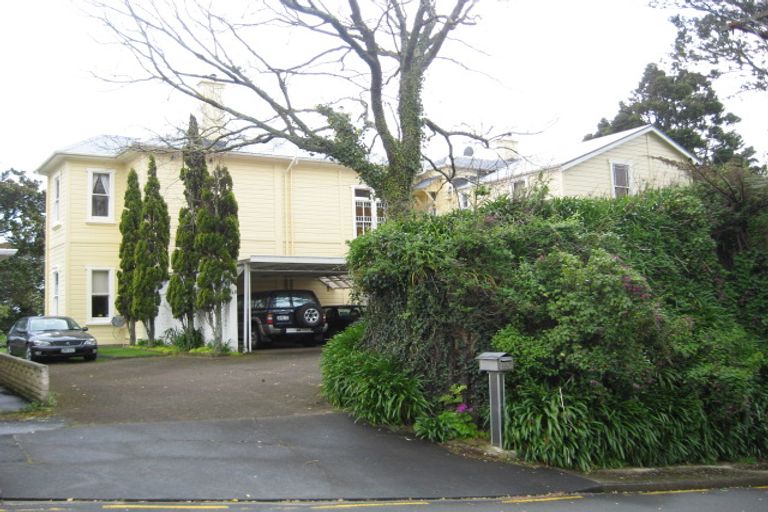 Photo of property in 160 Vivian Street, New Plymouth, 4310