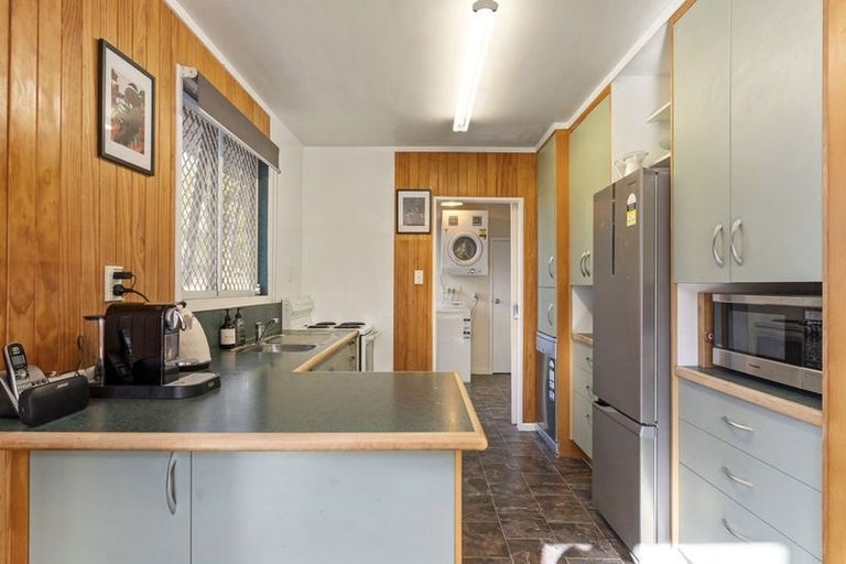 Photo of property in 20 Newham Place, Henderson, Auckland, 0612