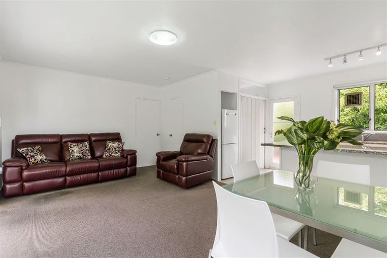 Photo of property in 2/14 Pegler Drive, Howick, Auckland, 2014