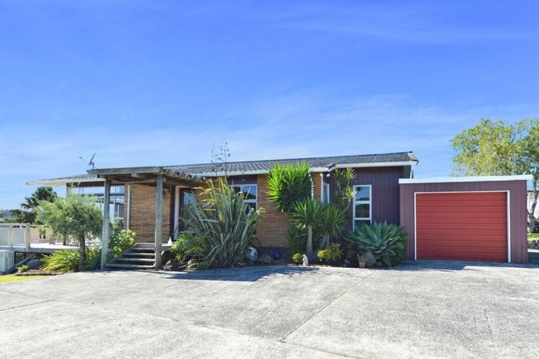 Photo of property in 15 Mountain Road, Morningside, Whangarei, 0110