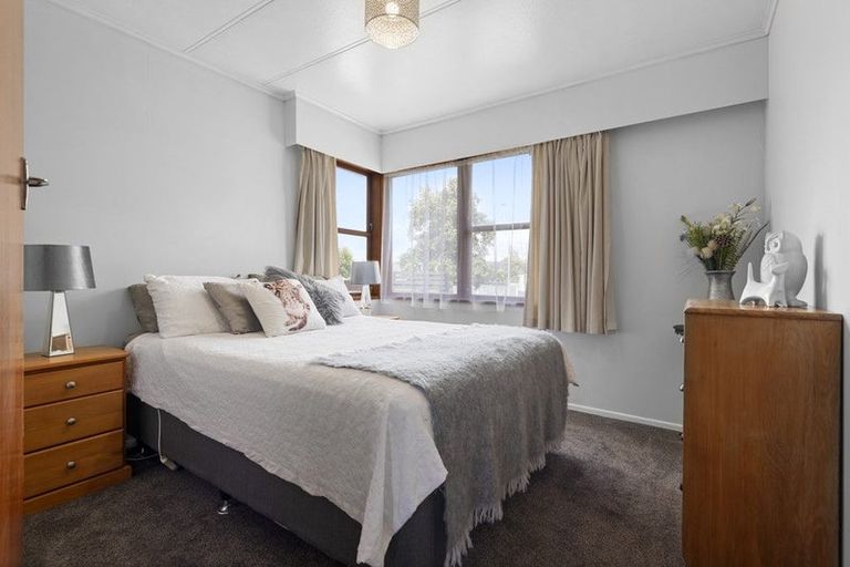 Photo of property in 10 Wairau Place, Kelvin Grove, Palmerston North, 4414