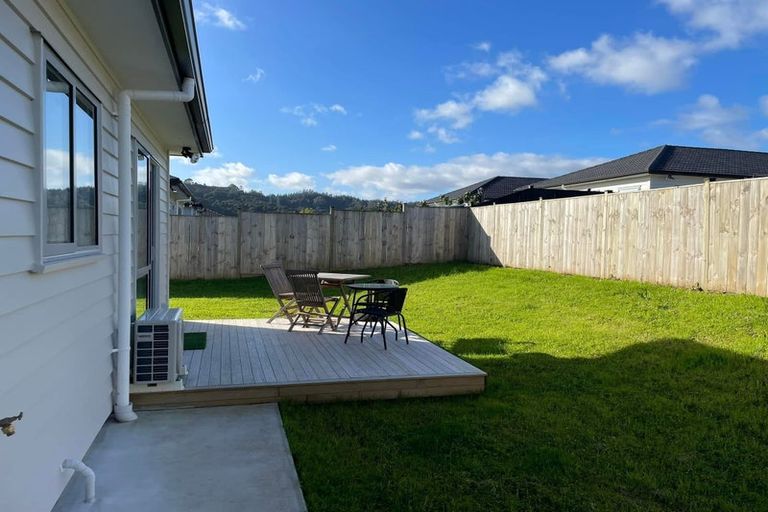 Photo of property in 15 Walter Ruddock Avenue, Kumeu, 0810