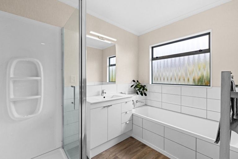 Photo of property in 18 Claridge Place, Taradale, Napier, 4112