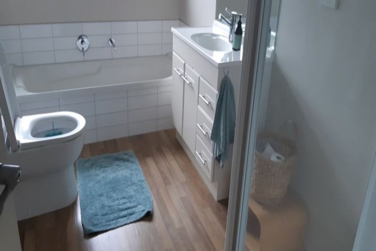 Photo of property in 10 Centreway Road, Orewa, 0931