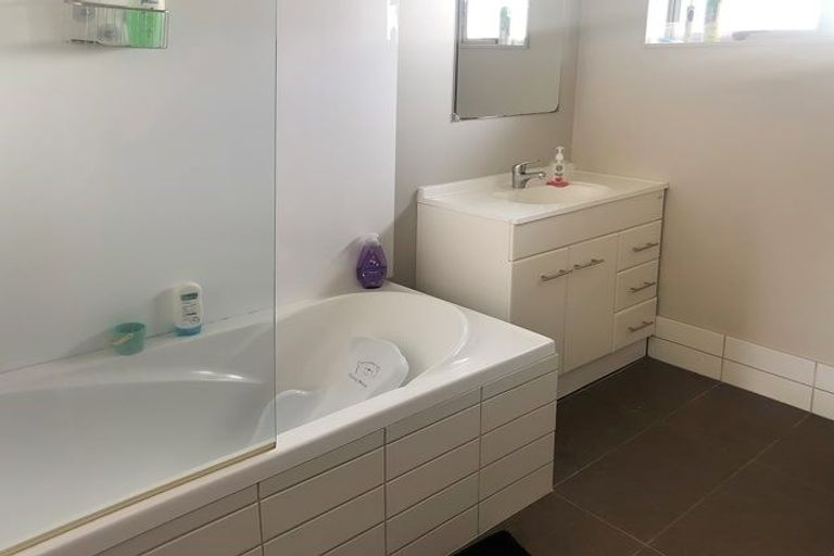 Photo of property in 43 Kellett Road, Ranui, Auckland, 0612