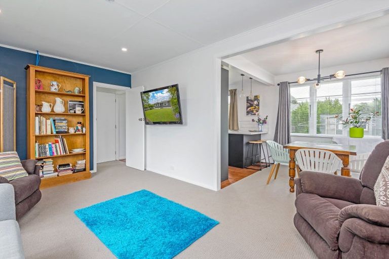 Photo of property in 17 Peters Avenue, Cloverlea, Palmerston North, 4412
