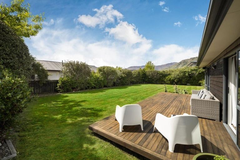 Photo of property in 19 Haddow's Place, Lake Hayes, Queenstown, 9304