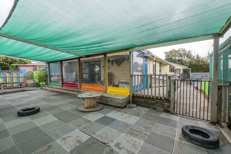 Photo of property in 2 Queens Road, Waikanae Beach, Waikanae, 5036