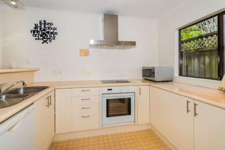 Photo of property in 1/9 Stoneleigh Court, Sunnynook, Auckland, 0632