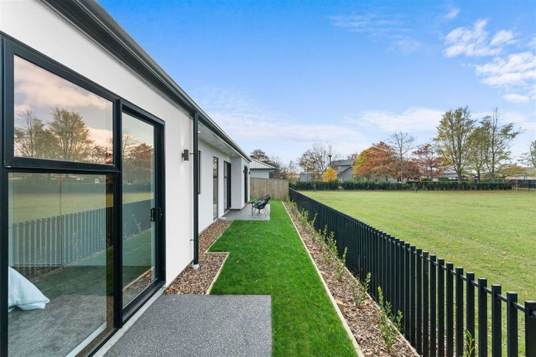 Photo of property in 8 Kearns Drive, Halswell, Christchurch, 8025