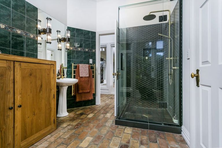 Photo of property in 49b Roland Road, Greenhithe, Auckland, 0632