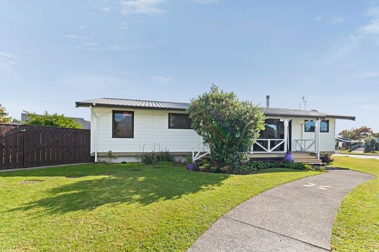 Photo of property in 2 Desmond Place, Bell Block, New Plymouth, 4312