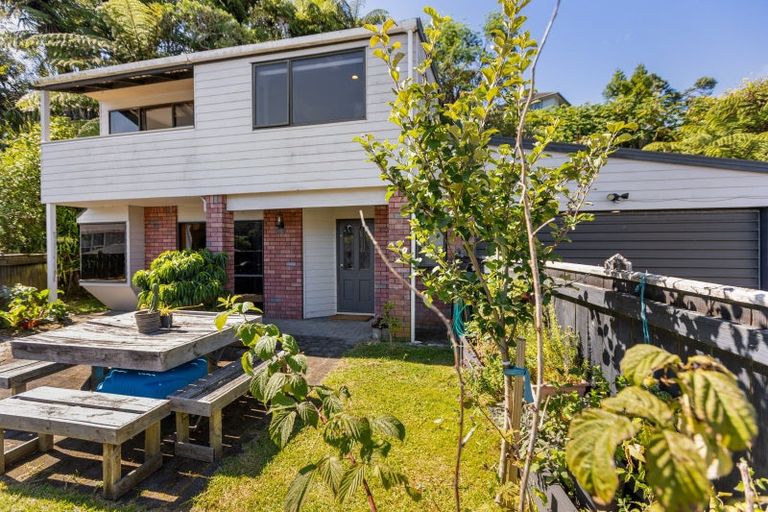 Photo of property in 33 Beaumont Crescent, Frankleigh Park, New Plymouth, 4310