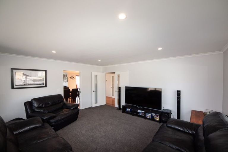 Photo of property in 6 Belize Grove, Grenada Village, Wellington, 6037