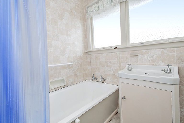 Photo of property in 2/7 Curletts Road, Sockburn, Christchurch, 8042