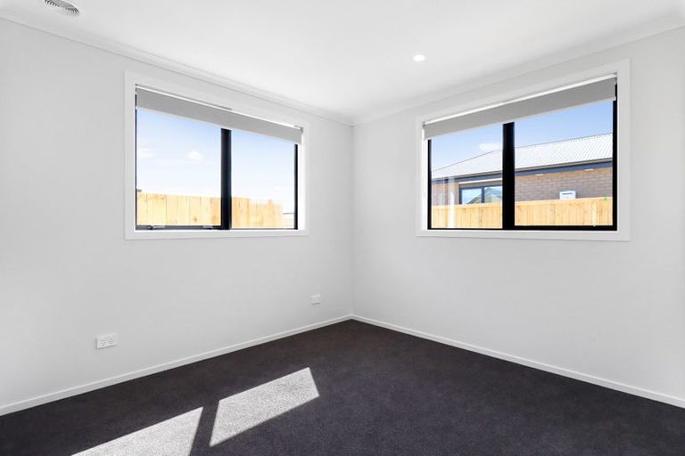 Photo of property in 43 Waruhia Crescent, Rototuna North, 3281