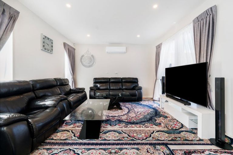 Photo of property in 47d Bruce Mclaren Road, Henderson, Auckland, 0612
