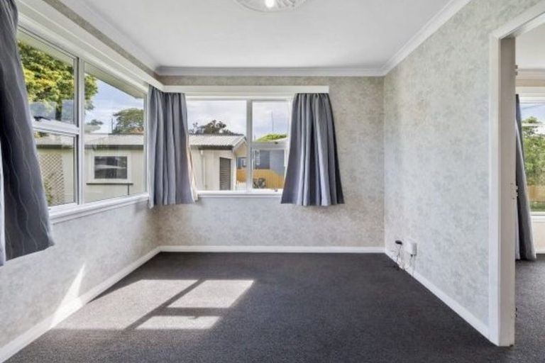 Photo of property in 24 Kent Crescent, Awapuni, Palmerston North, 4412