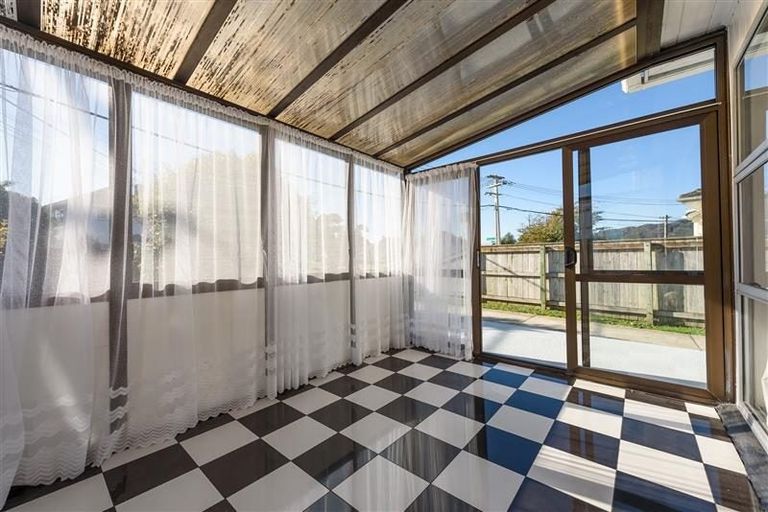 Photo of property in 1/56 Athlone Crescent, Avalon, Lower Hutt, 5011