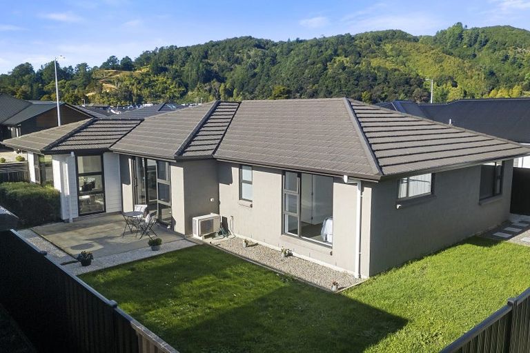 Photo of property in 5 Kerrigan Crescent, Wallaceville, Upper Hutt, 5018
