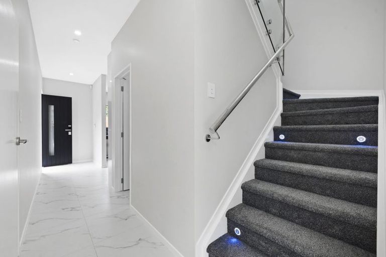 Photo of property in 28c Studfall Street, Pakuranga Heights, Auckland, 2010