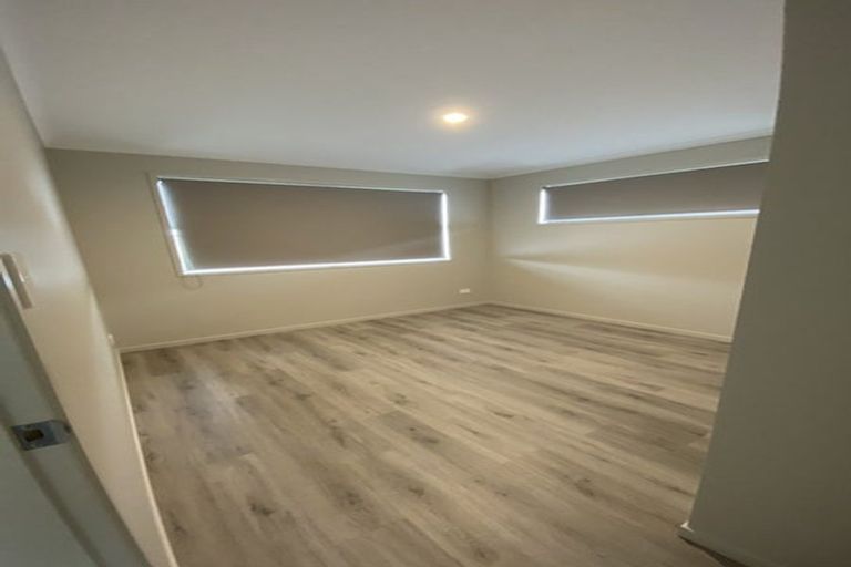 Photo of property in 52 Hammick Crescent, Pyes Pa, 3112