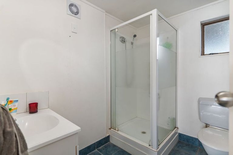 Photo of property in 121 Oreil Avenue, West Harbour, Auckland, 0618