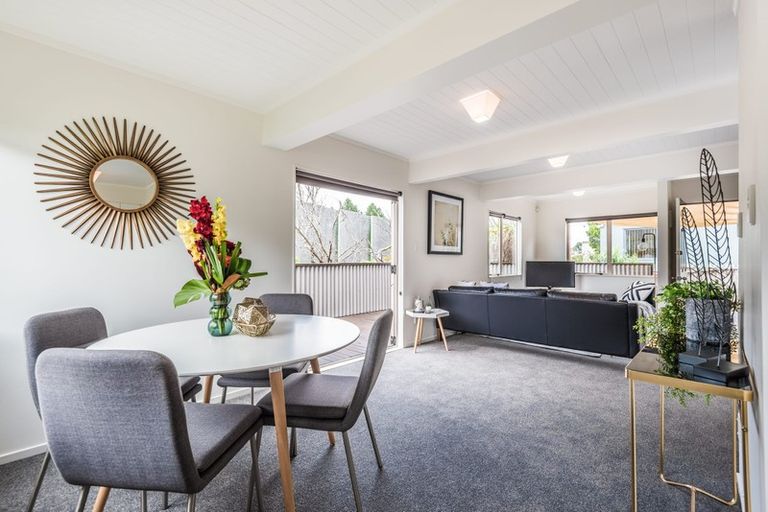 Photo of property in 1042a Great North Road, Point Chevalier, Auckland, 1022