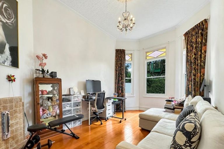 Photo of property in 22a Puriri Avenue, Greenlane, Auckland, 1051