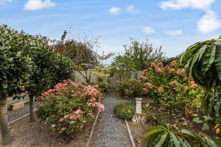 Photo of property in 27 Waipunahau Road, Waikanae, 5036
