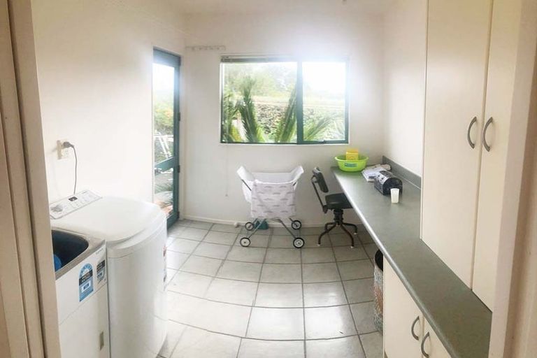 Photo of property in 4 Savoy Road, Orewa, 0931