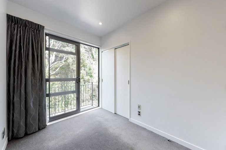 Photo of property in 15 San Sebastian Road, Kelburn, Wellington, 6012