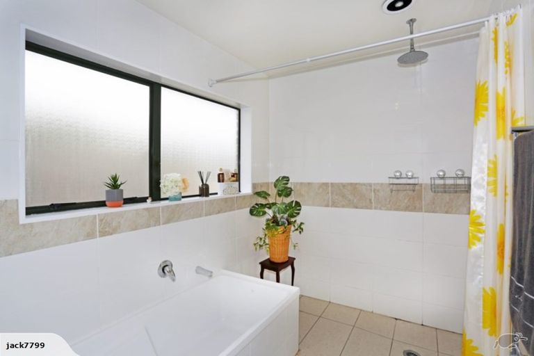 Photo of property in 3 Glenross Drive, Wattle Downs, Auckland, 2103