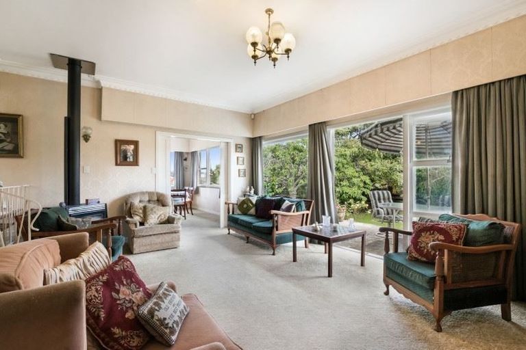 Photo of property in 10 Scanlen Terrace, Kelston, Auckland, 0602