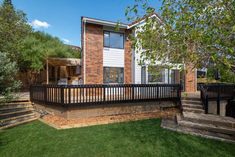 Photo of property in 2/12 Helicon Place, Totara Vale, Auckland, 0629