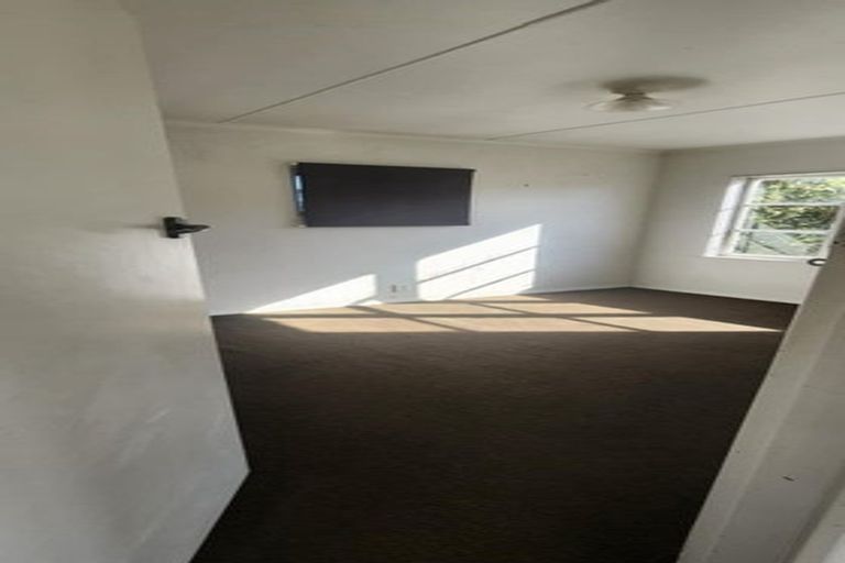 Photo of property in 18 Collins Avenue, Tawa, Wellington, 5028