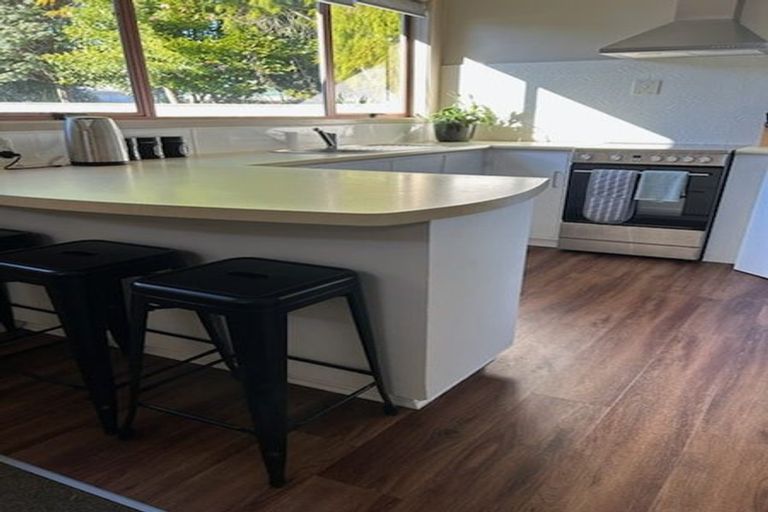 Photo of property in 1/12 Gradwell Place, Two Mile Bay, Taupo, 3330