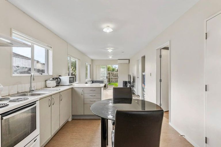 Photo of property in 9/242 Great North Road, Henderson, Auckland, 0612