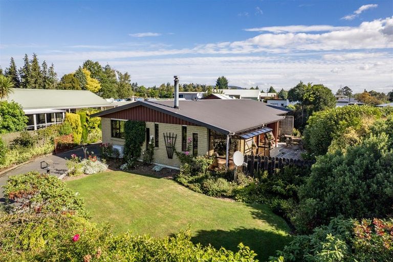 Photo of property in 15 Highgate, Milton, 9220