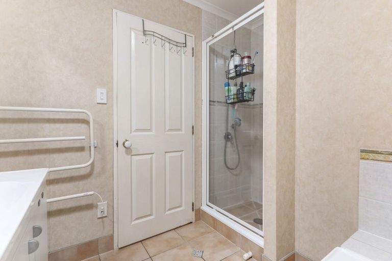 Photo of property in 3 Harobed Place, Weymouth, Auckland, 2103