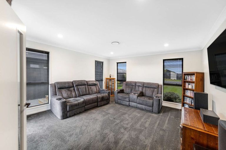 Photo of property in 62 Tiritiri Moana Drive, Pegasus, 7612