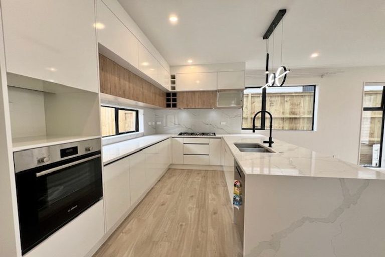 Photo of property in 56a Casuarina Road, Half Moon Bay, Auckland, 2012