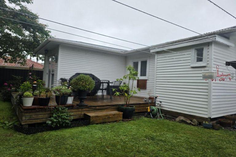 Photo of property in 1b Farnworth Avenue, Holdens Bay, Rotorua, 3010