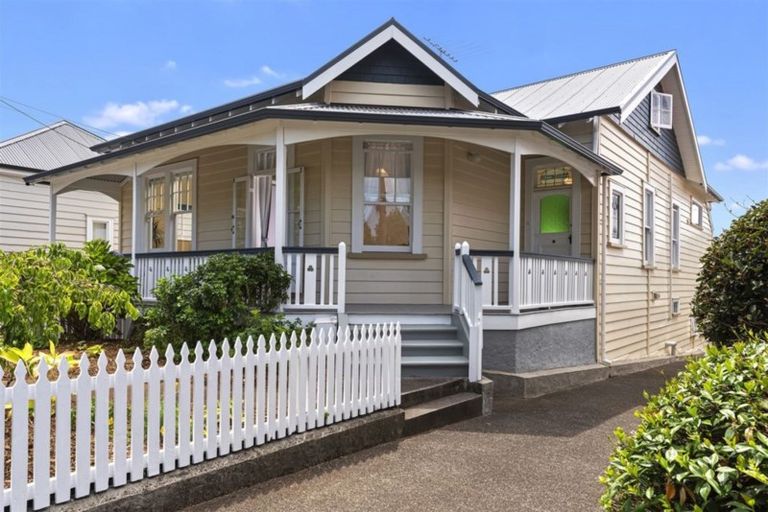 Photo of property in 36 Church Street, Devonport, Auckland, 0624