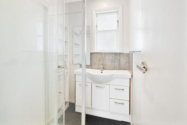 Photo of property in 9 Virgil Place, Northcote, Christchurch, 8052